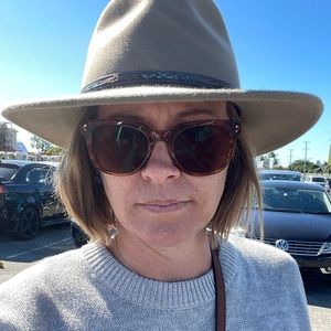 Meet your Posher, Angela